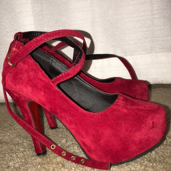 Red heels - Picture 1 of 2